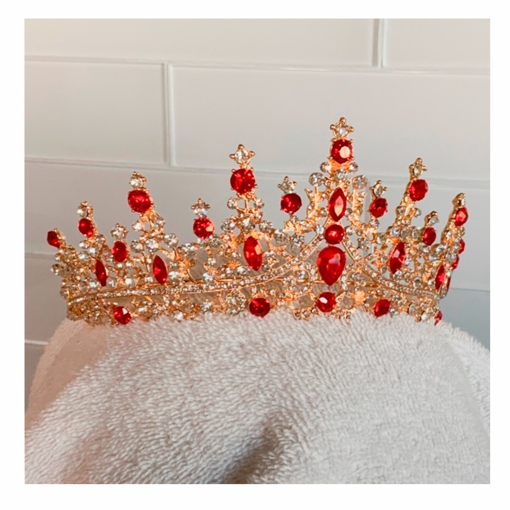 Wedding Crown Tiara - Picture 11 of 14